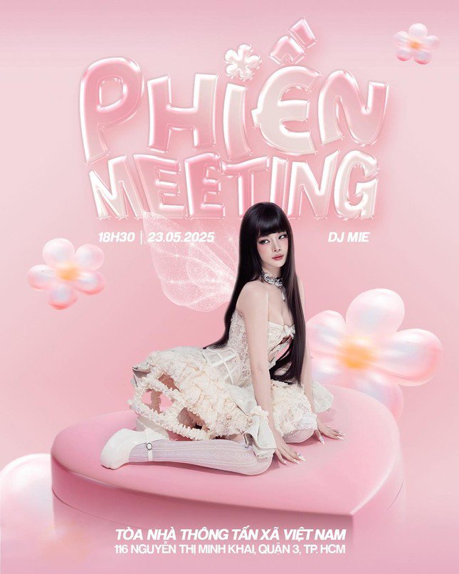 1747711578-822-0621-3-n-1373-9780-width645height806 Sau thời gian làm phiền cộng đồng mạng, DJ Mie quyết định mở fan meeting, trực tiếp làm phiền khán giả.