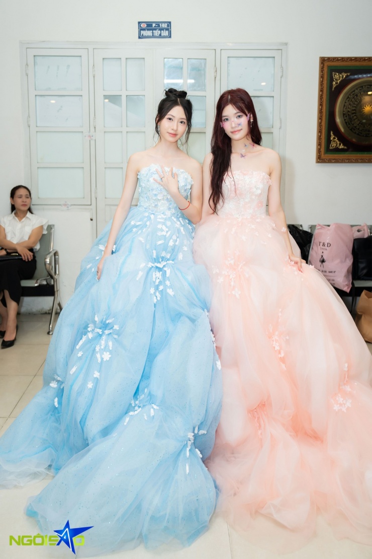 Dàn nữ sinh THPT Kim Liên chưng diện trong prom cuối cấp - 9