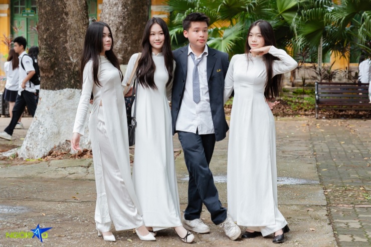 Nữ sinh Chu Văn An rạng ngời từ giã tuổi học trò - 2