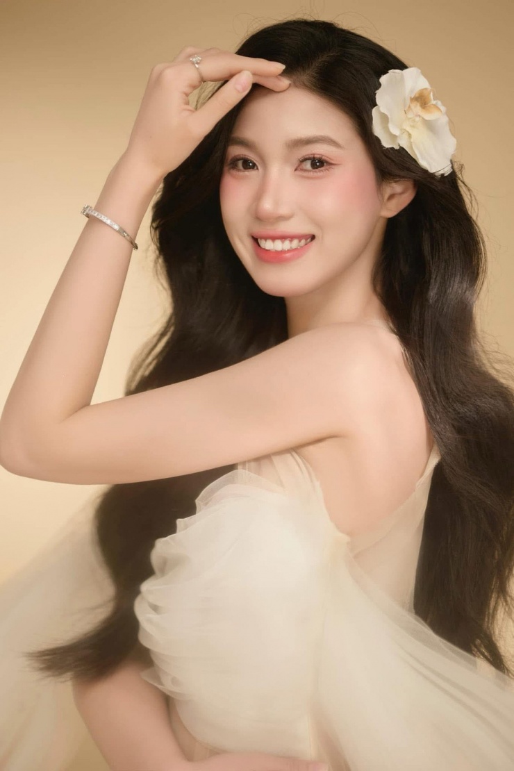 1747791431-nguyen-thi-phuong-4-width1200height1799 Sắc đẹp vạn người mê của dàn Hoa khôi bóng chuyền áo lính - 6