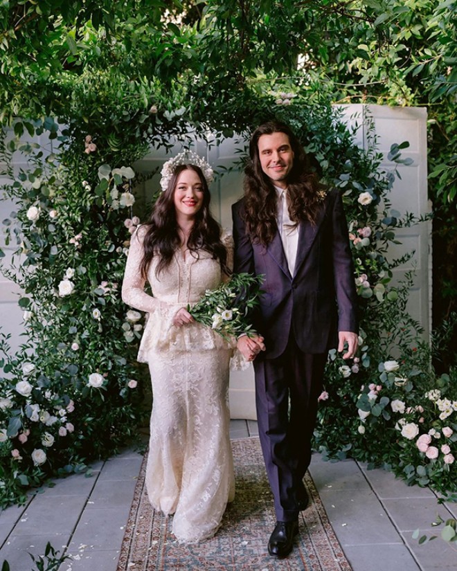 Hình ảnh đẹp trong đám cưới của Kat Dennings và ông xã Andrew W.K.