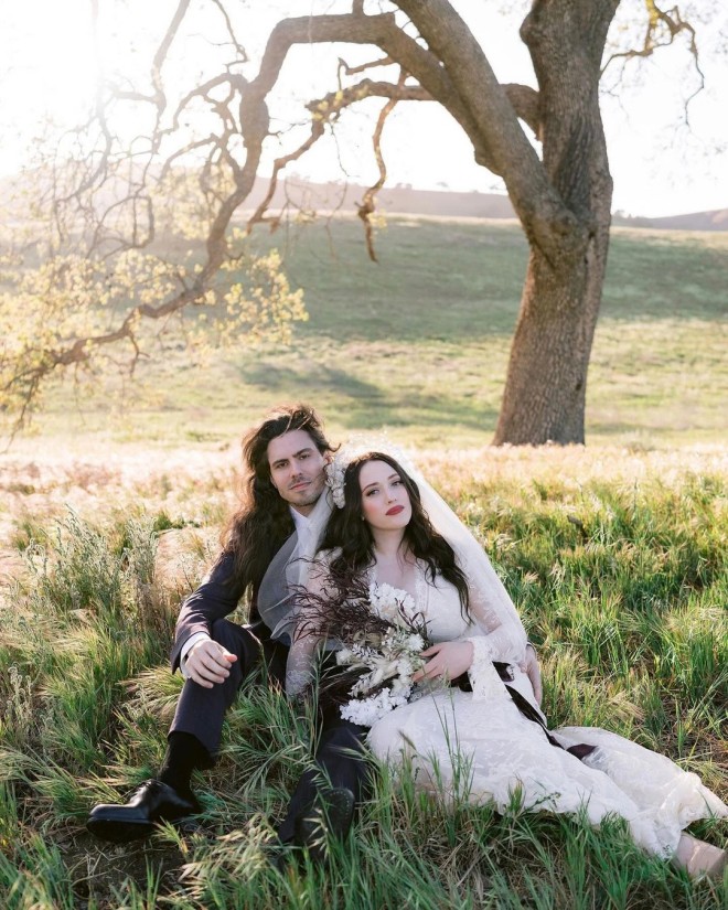 Kat Dennings có cuộc hôn nhân hạnh phúc với chồng nhạc sĩ.