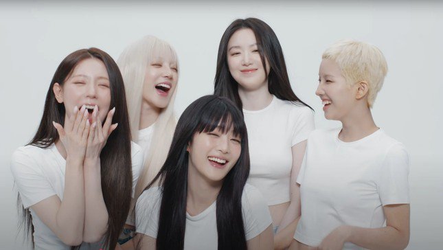 Trưởng nhóm Soyeon chia sẻ album này mang tới concept hoàn toàn mới mà i-dle chưa từng thể hiện trước đây.