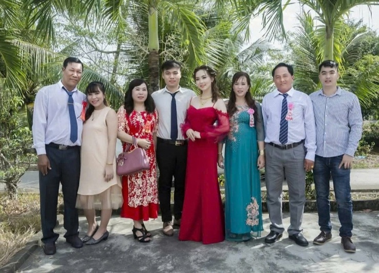 Hai bên gia đình trong đám hỏi của Hoàng My 