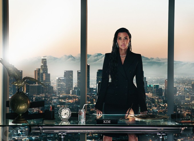 Kim Kardashian trên tạp chí thời trang năm 2023. Ảnh: GQ