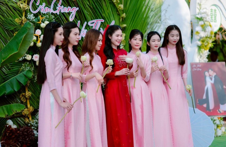 Cô dâu Cẩm Giang xinh đẹp trong ngày ăn hỏi 