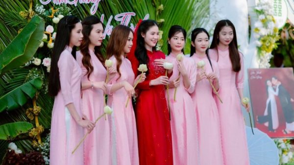 Chú rể Vĩnh Long khóc như mưa khi mẹ vợ trao con gái trên sân khấu cưới 1747960404 anh 2 20666 width1000height650