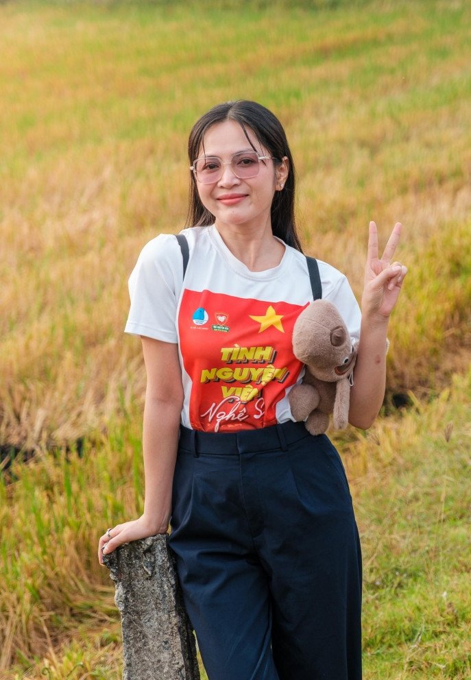 Ca sĩ 'tỷ view' Duyên Quỳnh: Tin đồn tình cảm giữa tôi và Nguyễn Văn Chung không đúng - 7