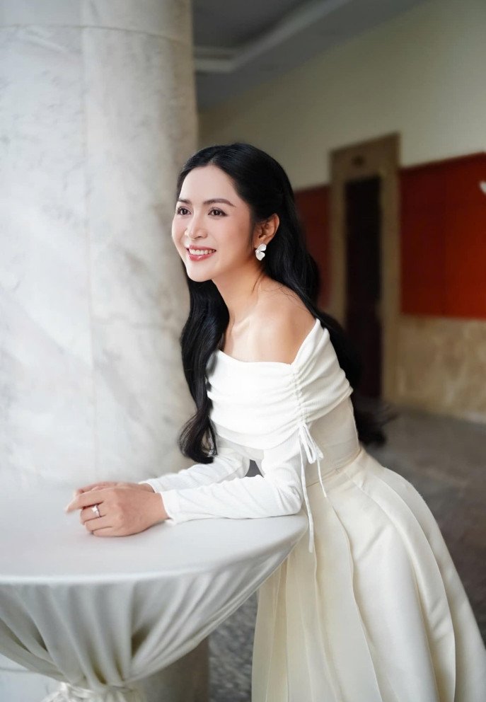 Duyên Quỳnh nỗ lực làm nghề, mong chăm lo tốt cho gia đình. 