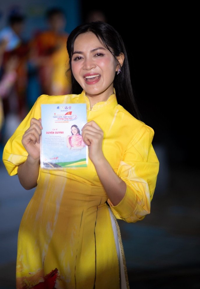 Ca sĩ 'tỷ view' Duyên Quỳnh: Tin đồn tình cảm giữa tôi và Nguyễn Văn Chung không đúng - 8