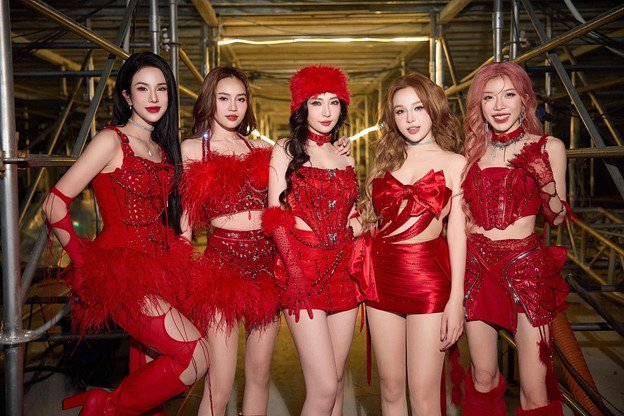 Diệp Lâm Anh tích cực hoạt động âm nhạc.