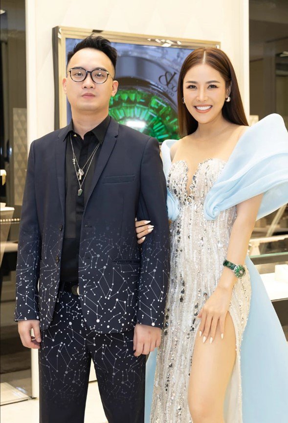 Thiếu gia Nghiêm Đức và Quế Vân.