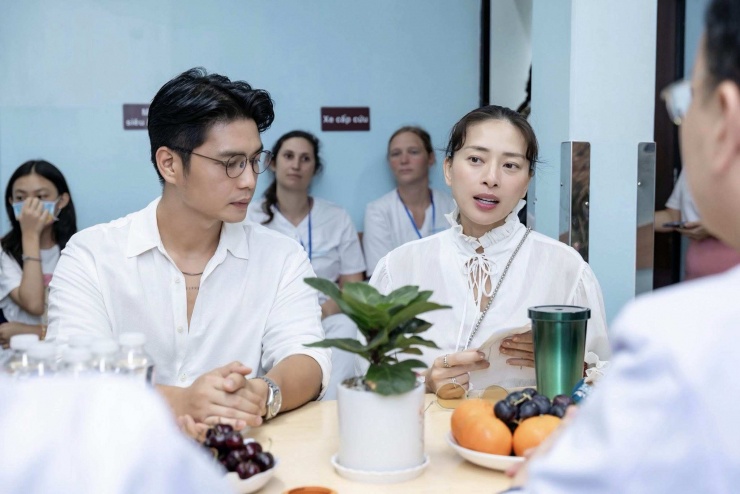 1747980260-ny924pnmlw1-ftltfp5res2-g56z3ydmjk3-9903-width2048height1366 Ngô Thanh Vân được Huy Trần