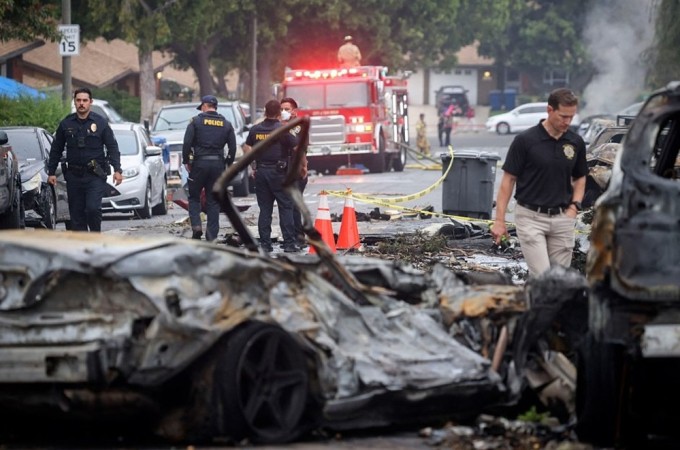 Hiện trường vụ máy bay vướng vào dây điện sáng 22/5 tại San Diego. Ảnh: AFP