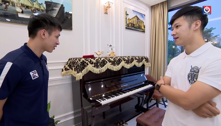 Có cả đàn piano để thư giãn.