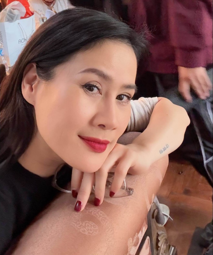 "Ác nữ" trên mản ảnh Việt: Một mình nuôi 2 con trong biệt thự 4 tầng ở TP.HCM, U50 độc thân, trẻ đẹp 1748006860 2n 5 2214 97763 width1320height1578