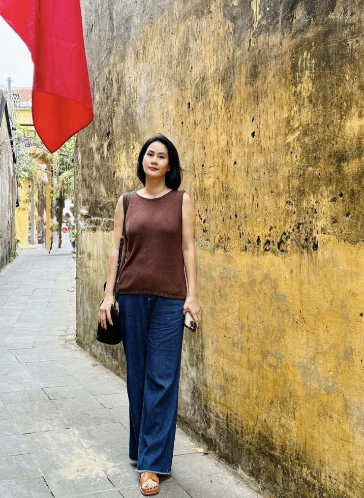 "Ác nữ" trên mản ảnh Việt: Một mình nuôi 2 con trong biệt thự 4 tầng ở TP.HCM, U50 độc thân, trẻ đẹp 1748006861 6n 1 5287 15489 width1053height1440