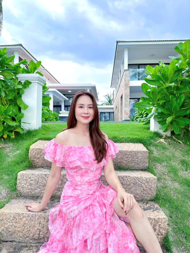 Nhan sắc mặn mà của Hồng Diễm.