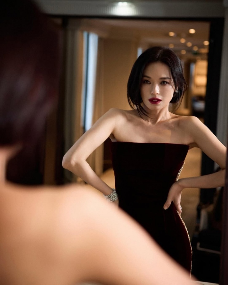 Thư Kỳ trước giờ lên thảm đỏ ở Cannes. Ảnh: Instagram