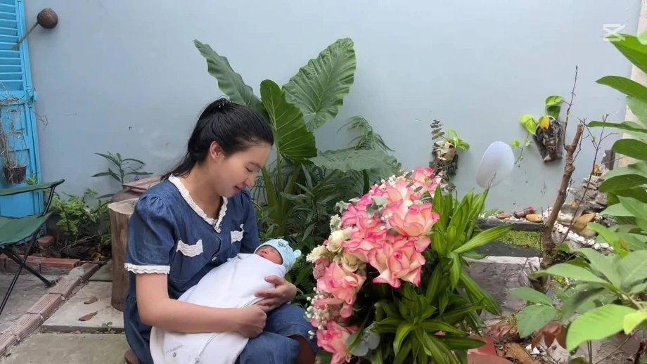 Hai nam diễn viên kết hôn lần đầu ở tuổi U50, đều lấy vợ trẻ là fan cứng kém gần 30 tuổi - 4