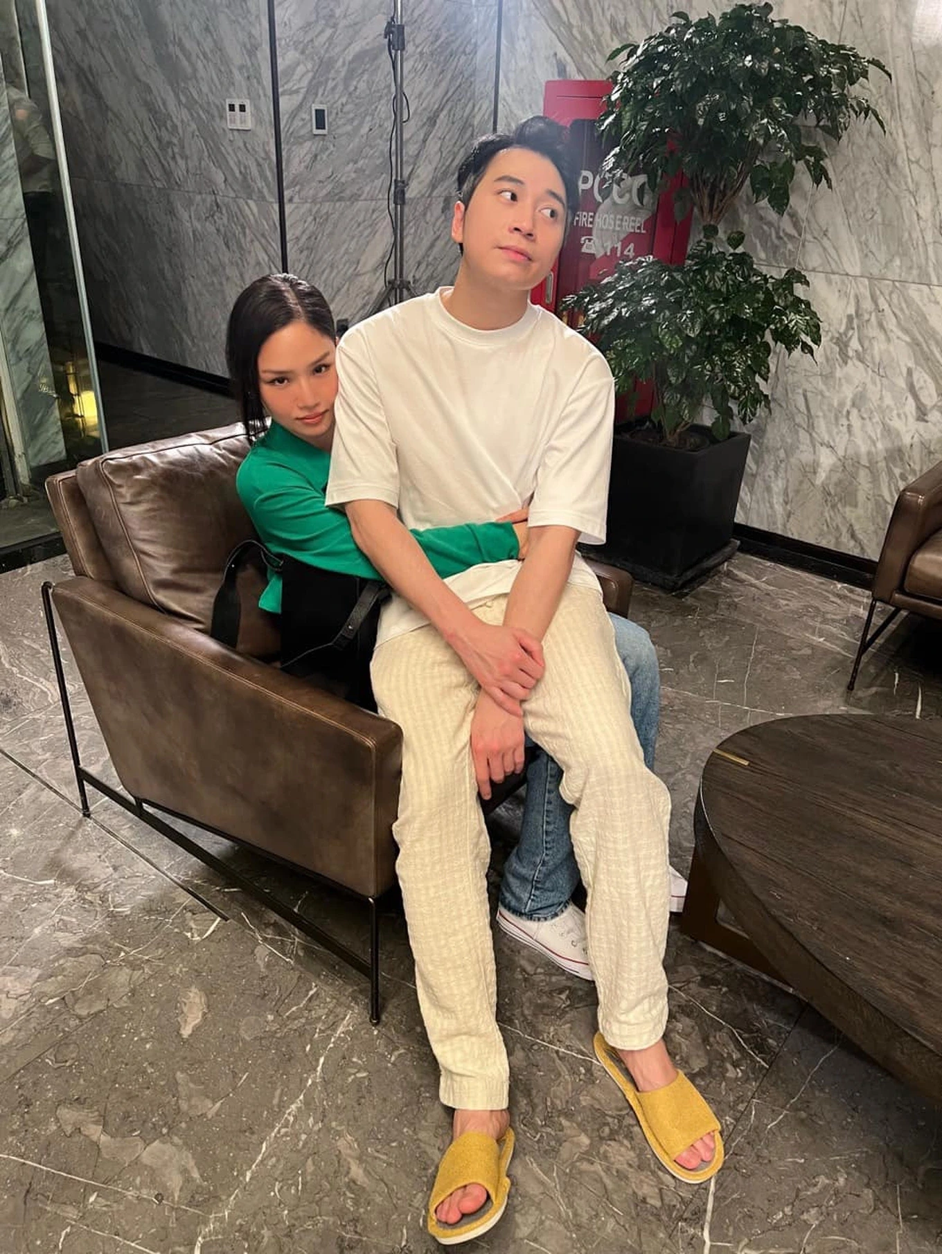 1748249750-bo-sung-miu-le-miule4-0-3064-102-widthheight Danh tính bạn trai tin đồn sánh đôi cùng Miu Lê: Thiếu gia Sài thành kém 5 tuổi, có chị gái là siêu mẫu - 11