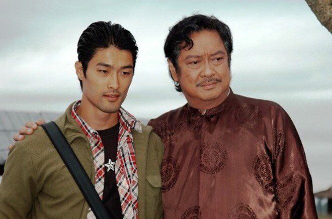 1748309172-2-ong-hoang-tren-man-anh-viet-cung-nam-sinh-nguoi-co-gia-toc-lung-lay-con-gai-xinh-nhu-hoa-hau-nguoi-2-gia-toc-cua-tai-tu-chanh-tin-toan-my-nam-tai-na-7105-810-width660height436 Cùng 51 tuổi: Johnny Trí Nguyễn vẫn cô đơn, có con gái xinh như hoa hậu, Thái Hòa sống bình dị bên vợ trẻ - 4