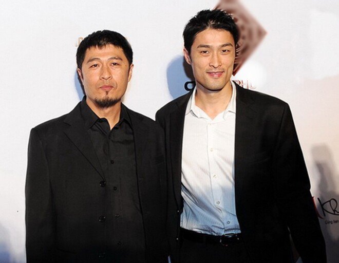 1748309172-2-ong-hoang-tren-man-anh-viet-cung-nam-sinh-nguoi-co-gia-toc-lung-lay-con-gai-xinh-nhu-hoa-hau-nguoi-37cd47f5-6-4d3c-c-8fc-7105-948-width660height512 Cùng 51 tuổi: Johnny Trí Nguyễn vẫn cô đơn, có con gái xinh như hoa hậu, Thái Hòa sống bình dị bên vợ trẻ - 3