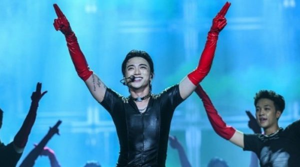 Soobin nhảy múa, hát xẩm trong concert 1748311029 442 thumbnail width740height495 anh cat 3 2 auto cropjpg