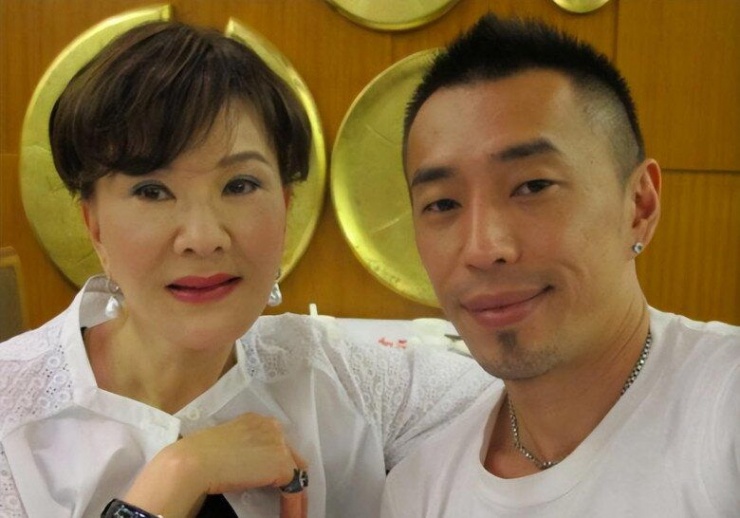 Ly hôn vì chồng ngoại tình với đàn ông, nữ diễn viên tái hôn với tình trẻ kém 25 tuổi, U70 gặp biến cố lớn - 4