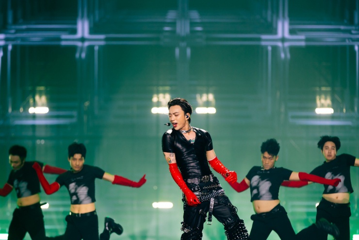 Soobin bật khóc nức nở trước hàng nghìn khán giả - 2