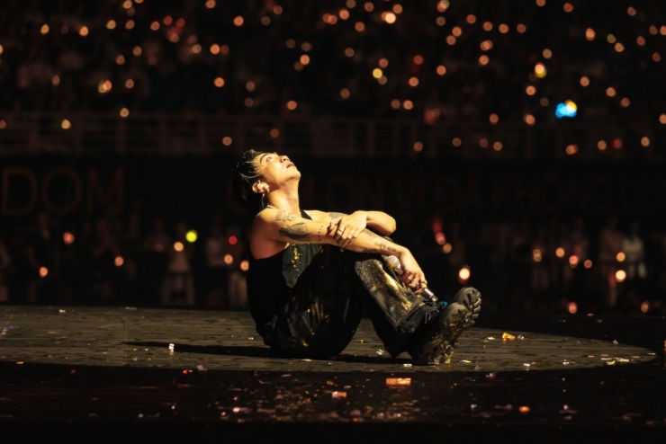 Soobin bật khóc nức nở trước hàng nghìn khán giả - 7