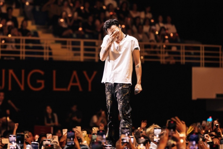 Soobin bật khóc nức nở trước hàng nghìn khán giả - 9