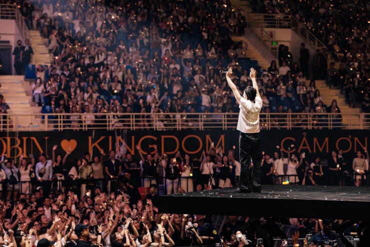 Soobin bật khóc nức nở trước hàng nghìn khán giả - 10