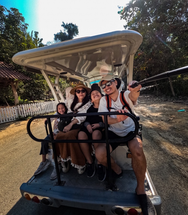 1748576823-gopr1800-52506-width1792height2048 Bố mẹ 'căng não' lên lịch trình, xin nghỉ không lương để đưa con du lịch hè - 2