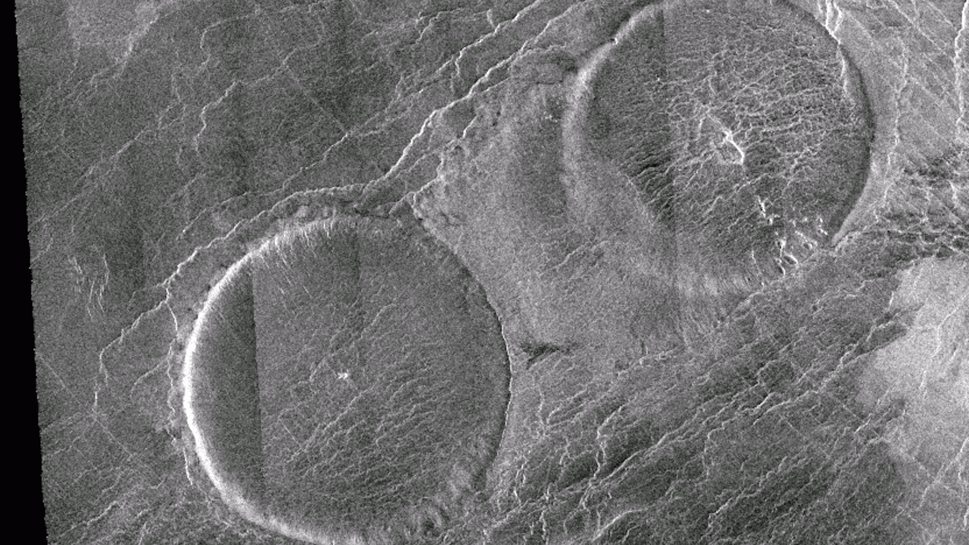 Vòng tròn hoàn hảo trên bề mặt Sao Kim - Ảnh: NASA