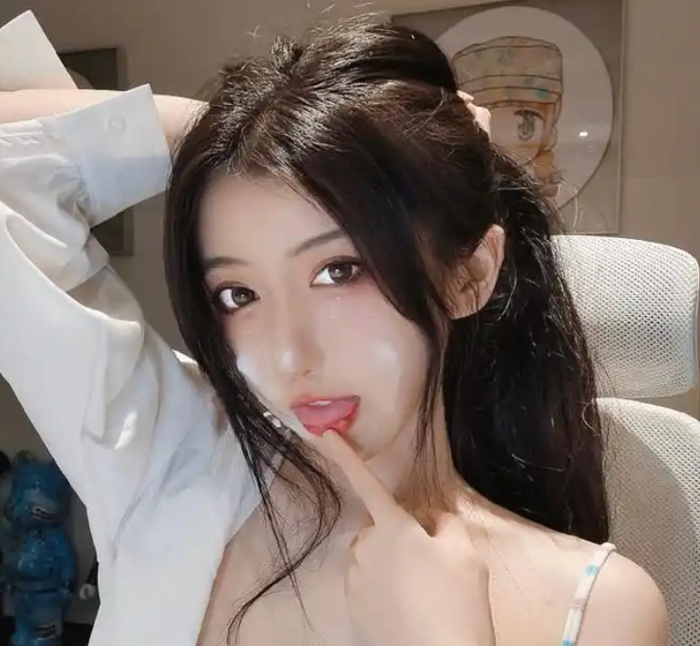 Vướng tin đồn tai hại, nữ streamer nổi tiếng rơi vào khủng hoảng phải tuyên bố điều đau lòng- Ảnh 2. Vướng tin đồn tai hại, nữ streamer nổi tiếng rơi vào khủng hoảng phải tuyên bố điều đau lòng- Ảnh 2.