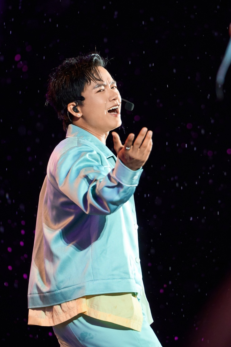 Khán giả đội mưa nghe nhóm B.O.F hát - 7