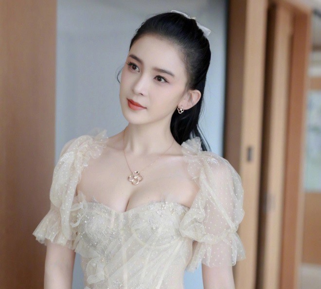 Triệu Anh Tử là một gương mặt từng được kỳ vọng giờ lại đánh mất uy tín bằng những ồn ào không đáng có.