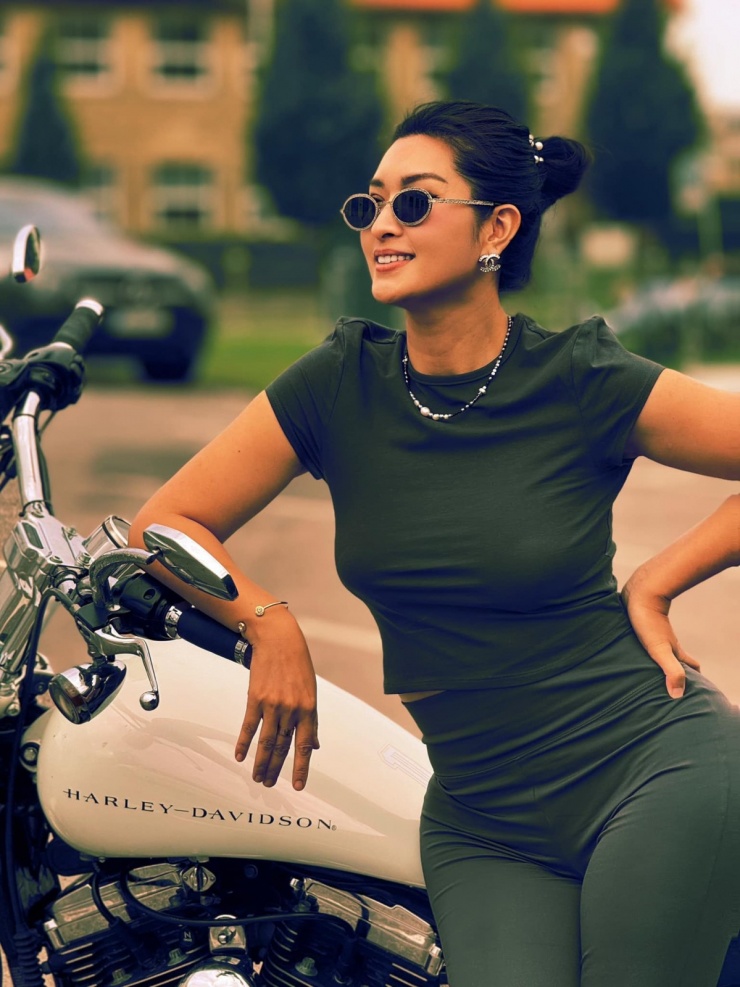 1748852751-nguyen-hong-nhung-18-9216-0-76456-width1200height1600 Làm mẹ đơn thân, nuôi con tự kỷ 13 tuổi chưa biết nhai, ca sĩ Nguyễn Hồng Nhung vẫn sống sung túc ở Mỹ trong biệt thự 200m2 - 5