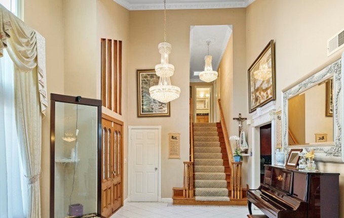 1748852752-nguyen-hong-nhung-1-3570-6-88154-width679height431 Làm mẹ đơn thân, nuôi con tự kỷ 13 tuổi chưa biết nhai, ca sĩ Nguyễn Hồng Nhung vẫn sống sung túc ở Mỹ trong biệt thự 200m2 - 9