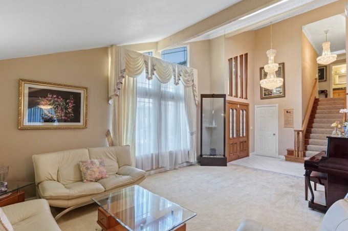 1748852752-nguyen-hong-nhung-21-3596-8-6806-width680height452 Làm mẹ đơn thân, nuôi con tự kỷ 13 tuổi chưa biết nhai, ca sĩ Nguyễn Hồng Nhung vẫn sống sung túc ở Mỹ trong biệt thự 200m2 - 10