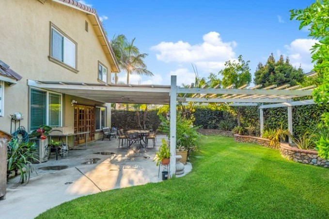 1748852754-nguyen-hong-nhung-17-3594-9-42671-width679height451 Làm mẹ đơn thân, nuôi con tự kỷ 13 tuổi chưa biết nhai, ca sĩ Nguyễn Hồng Nhung vẫn sống sung túc ở Mỹ trong biệt thự 200m2 - 16