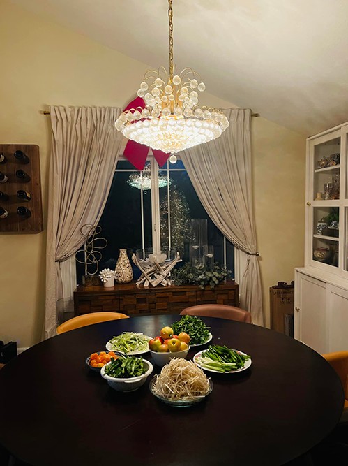 1748852754-nguyen-hong-nhung-3-3568-7-7117-width499height667 Làm mẹ đơn thân, nuôi con tự kỷ 13 tuổi chưa biết nhai, ca sĩ Nguyễn Hồng Nhung vẫn sống sung túc ở Mỹ trong biệt thự 200m2 - 14