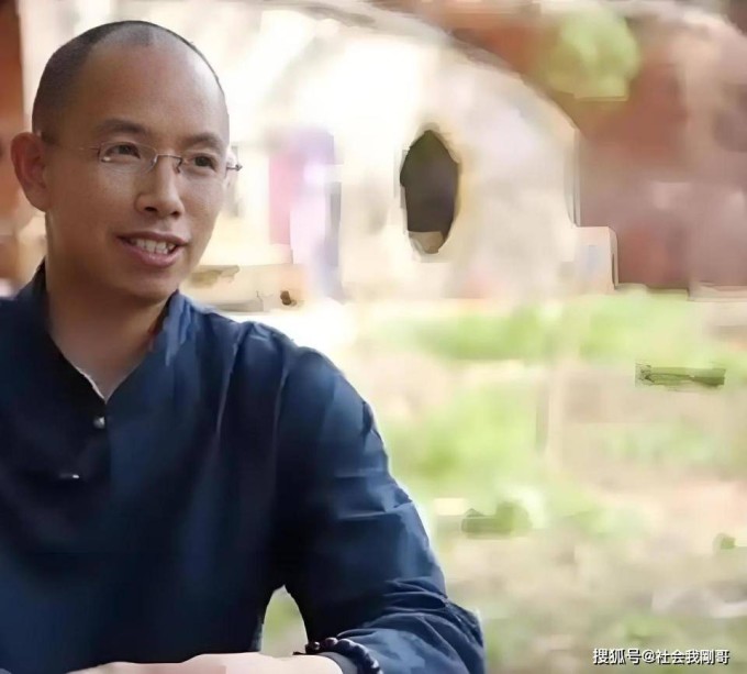 Min Xiangcai bỏ việc, vào hang sống. Ảnh: Worldjournal