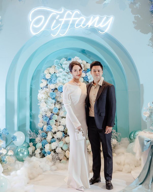 Trên mạng xã hội, Primmy Trương chia sẻ hình ảnh du lịch hay dự sự kiện cùng thiếu gia Phan Thành. (Ảnh: IGNV).