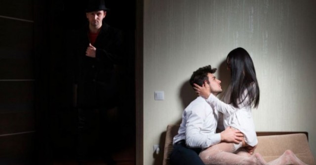 Bắt ghen tận giường, người chồng vẫn hy vọng vợ quay về 1749008689 625 thumbnail width740height495 anh cat 3 2 auto cropjpg 1