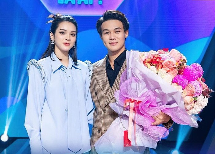 1749023674-quynhluong-69922-width700height500 Quỳnh Lương và chàng thiếu gia Trà Vinh vừa tổ chức lễ gia tiên đầu năm 2025.