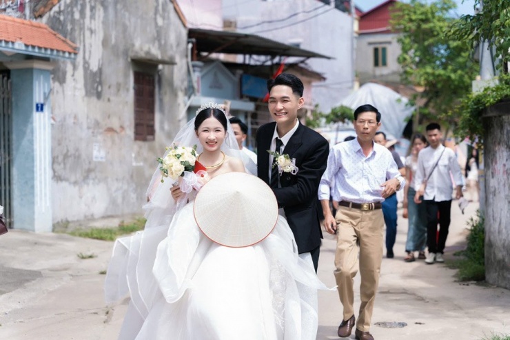 Cặp đôi đã có 2 năm yêu nhau trước khi về chung một nhà