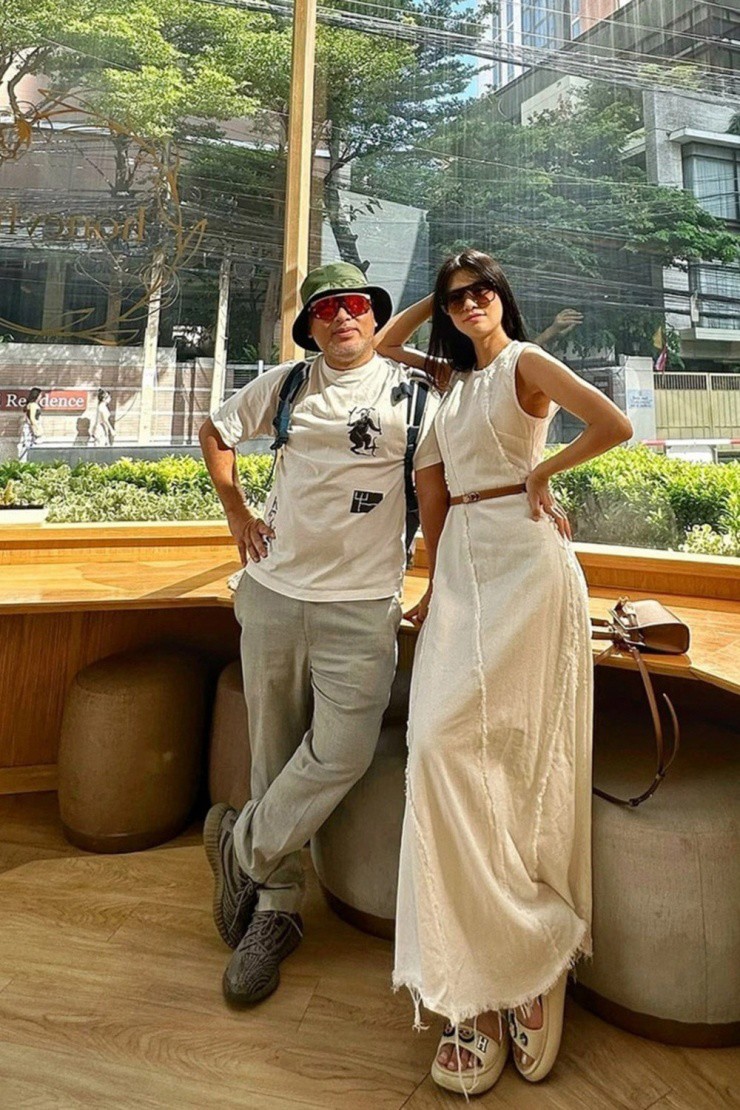 Quang Dũng, Bùi Lan Hương chung đam mê du lịch, ẩm thực. Bạn gái khuyến khích anh xây kênh YouTube, đăng tải vlog về các món ăn vùng miền, đến nay thu hút gần 40.000 người theo dõi.