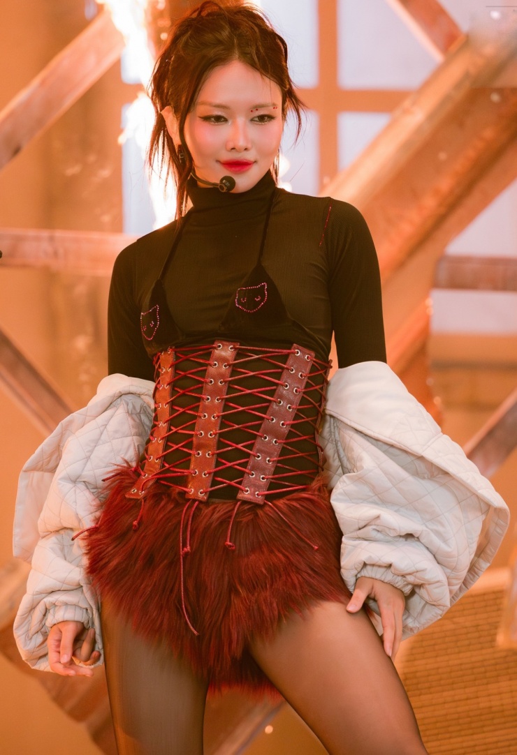 Đội Châu Bùi diễn bùng nổ tại 'Em xinh say hi' - 4